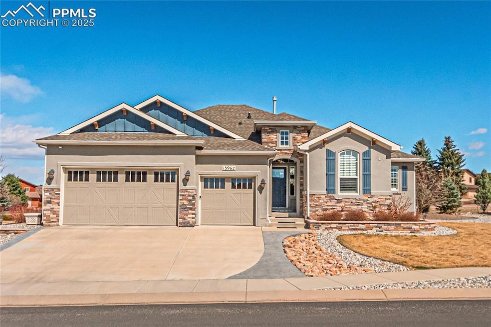 View of front facade with stucco siding, driveway,