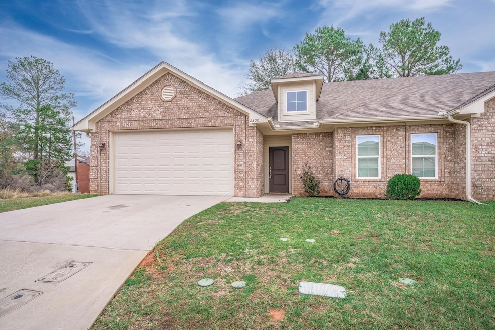 2200 Woodgrove Ln, Longview, TX 75605 - photo 1