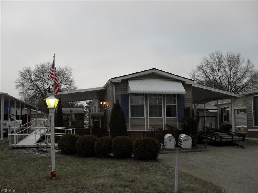 Nice Home with carport, Deck and Ramp