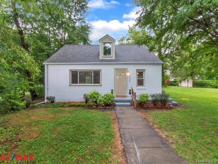 25-18292 Deering St-logo-Windowstill-Real-Estate-Photography-3.jpg