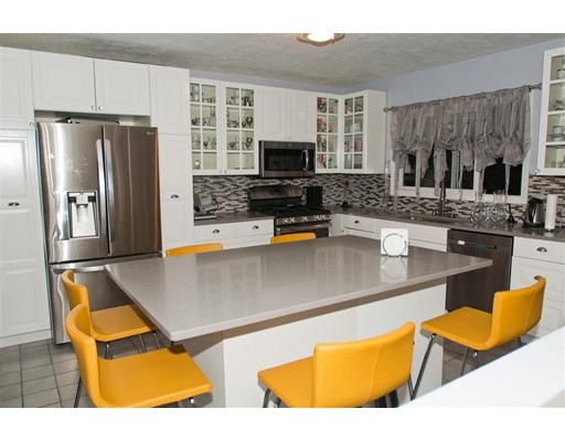 202 Arrowhead Cir, Ashland, MA 01721 - photo 1