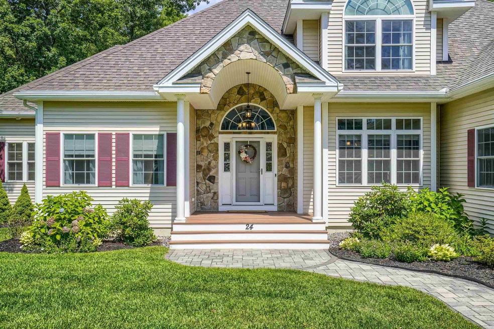 24 Post Rd, Hooksett, NH 03106 - photo 1