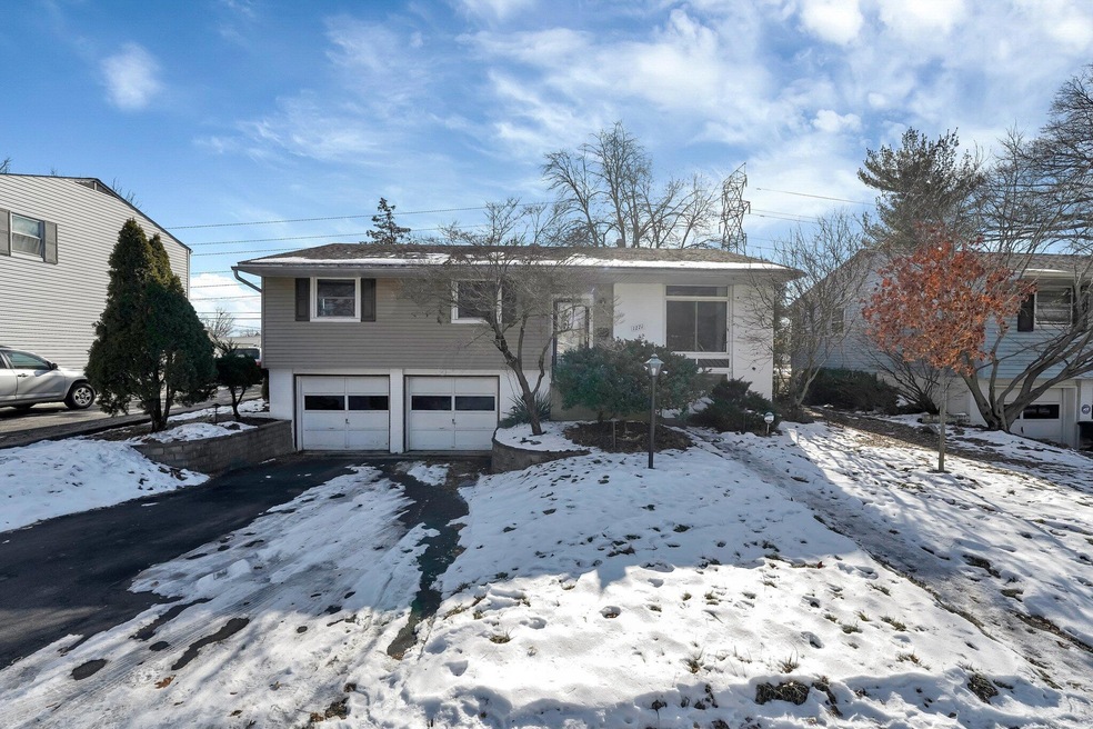 1271 Thurell Rd, Columbus, OH 43229 - photo 1