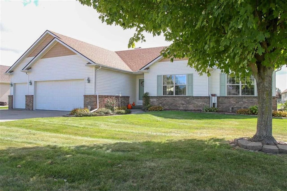 10062 N Hunt Ct, Davison, MI 48423 - photo 1