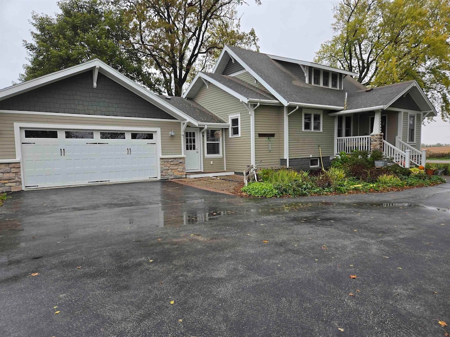 1028 5th St SE, Cresco, IA 52136 - photo 1