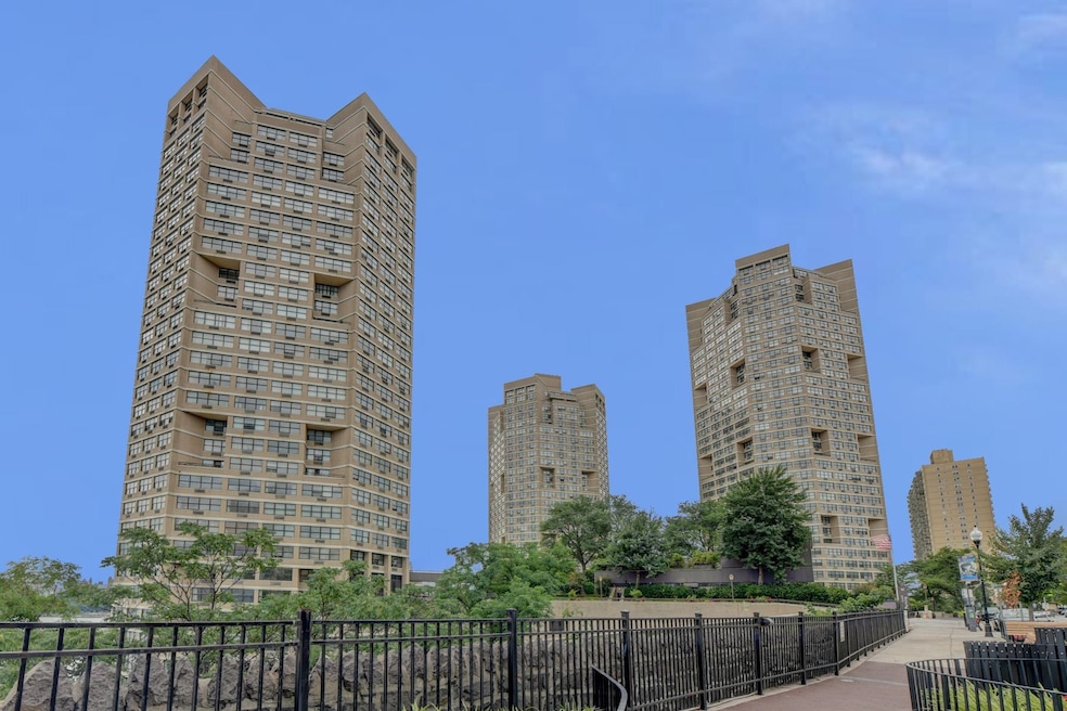The Galaxy Towers unit 11B, Guttenberg, NJ 07093 - photo 1