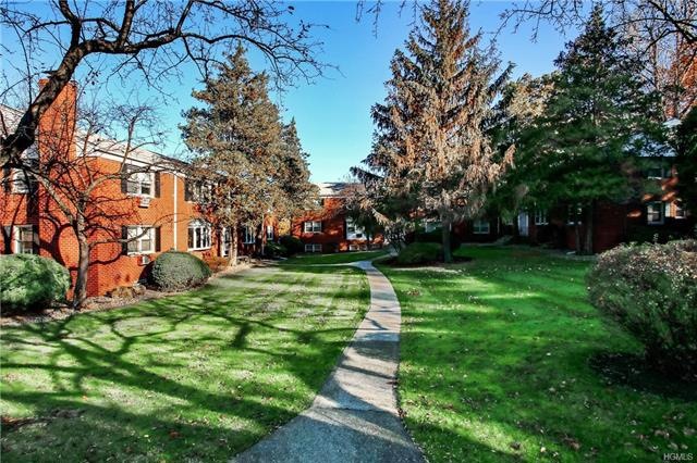 6 Danbury Ct unit 1310, Suffern, NY 10901 - photo 1