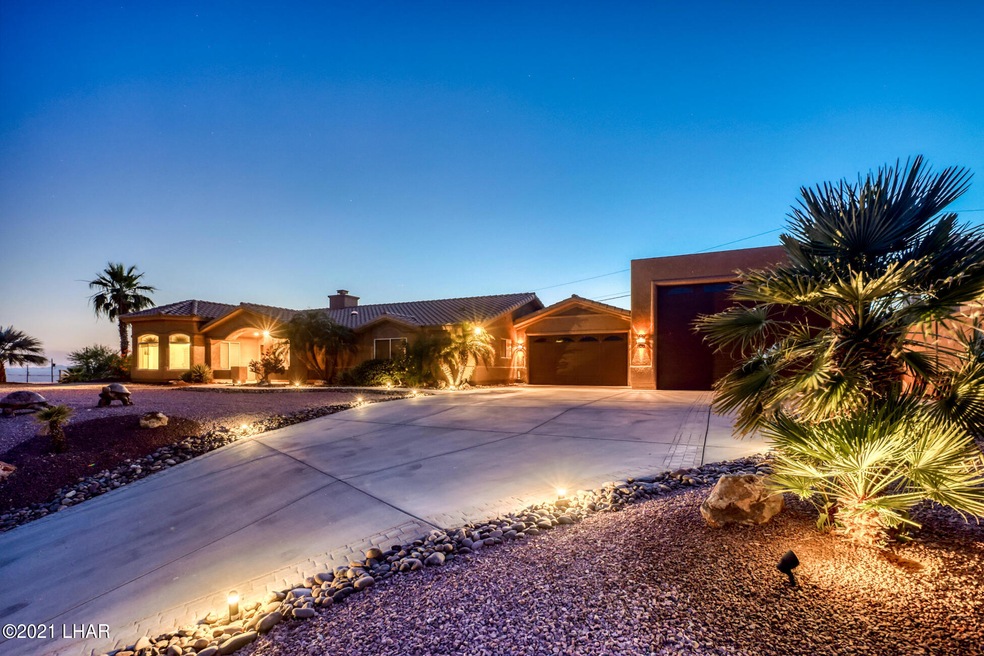 3793HiawathaDrEvening_02