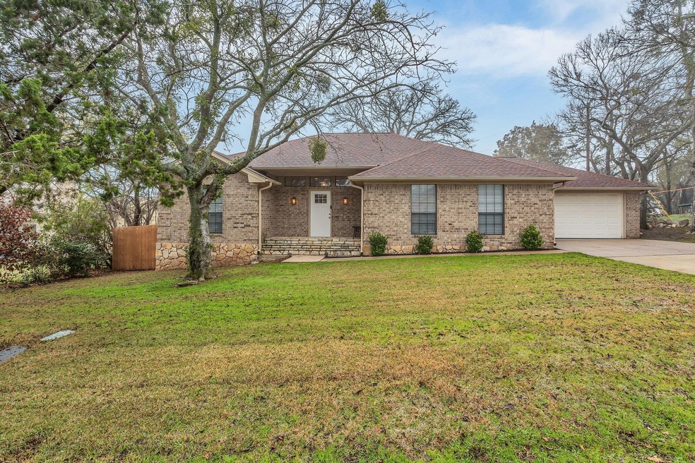 4204 Angelina Dr, Granbury, TX 76049 - photo 1