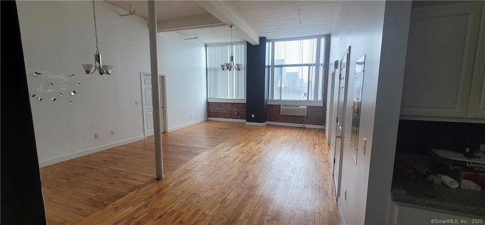 390 Charles St unit 305, Bridgeport, CT 06606 - photo 1