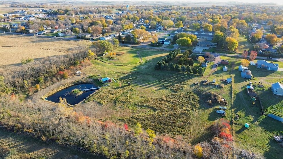 405 N Western Ave, Hartford, SD 57033 - photo 1