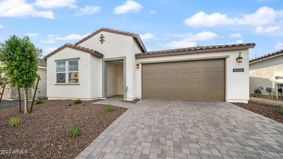 11858 N Luckenbach St-035