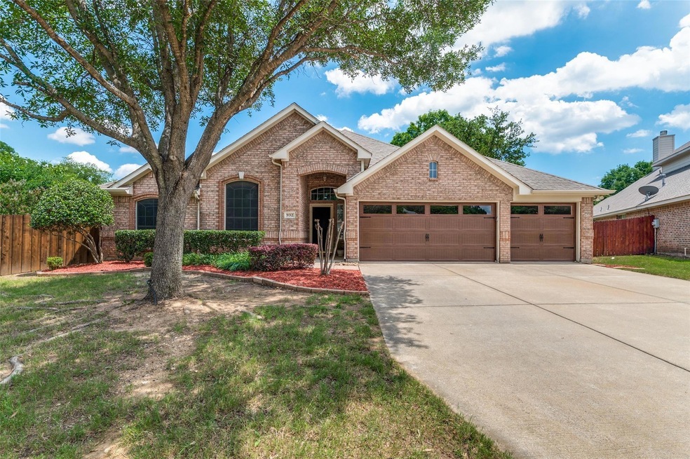 932 Rock Ridge Ct, Hurst, TX 76053 - photo 1