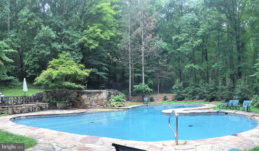 605 Mountainside Rd, Berkeley Springs, WV 25411 - photo 1