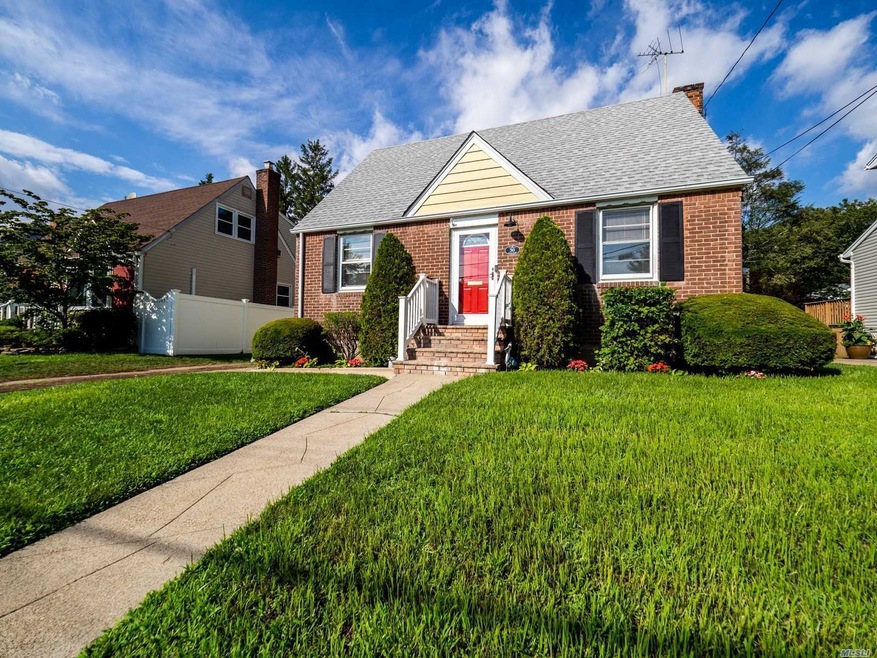 30 Avalon Rd, Hewlett, NY 11557 - photo 1