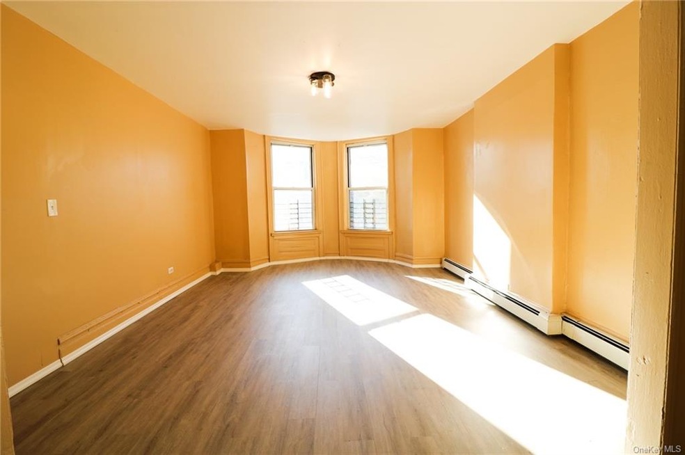 271 E 198th St, Bronx, NY 10458 - photo 1