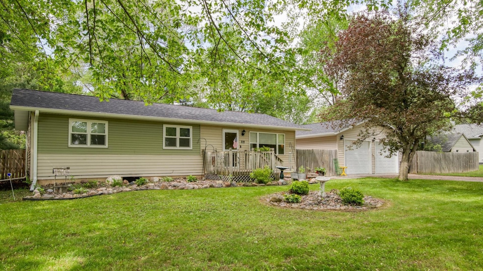 212 Mound Park Dr, Elk Mound, WI 54739 - photo 1