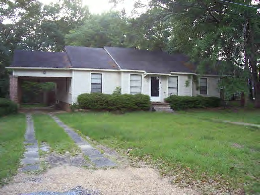 425 Laurel St, McComb, MS 39648 - photo 1