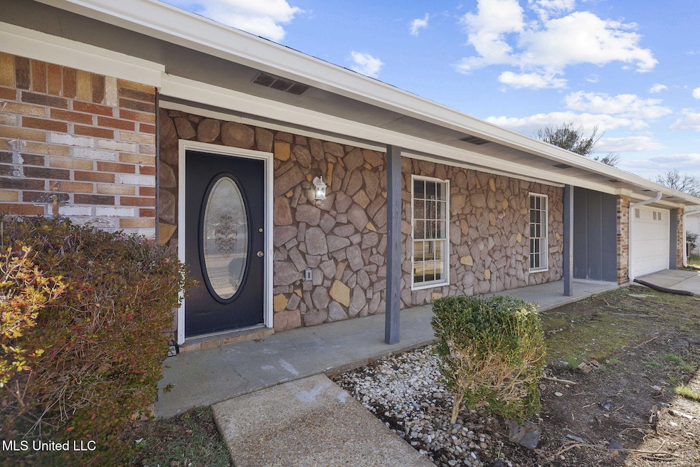 6-web-or-mls-7146 Old Canton-7