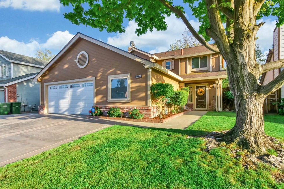5228 Applehurst Way, Elk Grove, CA 95758 - photo 1