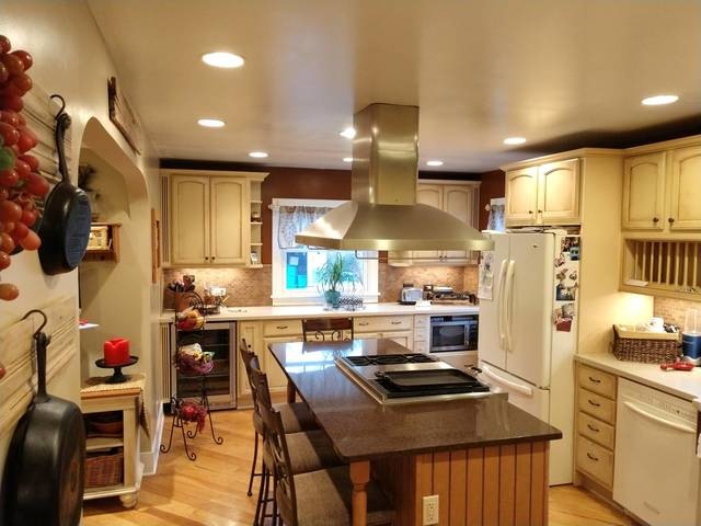 213 S Gladstone Ave, Aurora, IL 60506 - photo 1