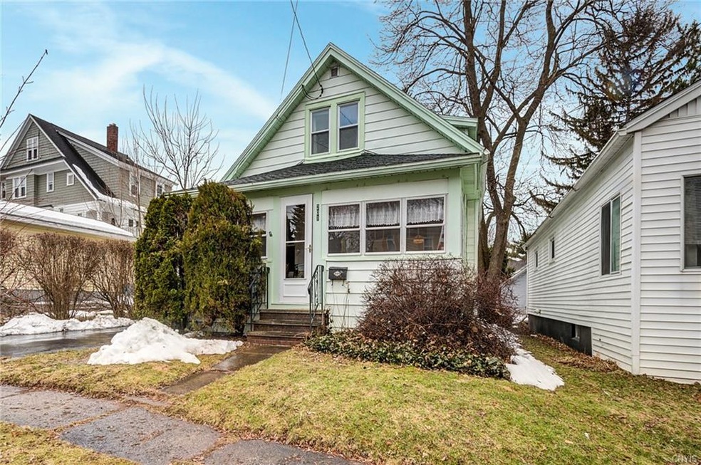 Welcome to 201 Wayland Rd. This super charming bun