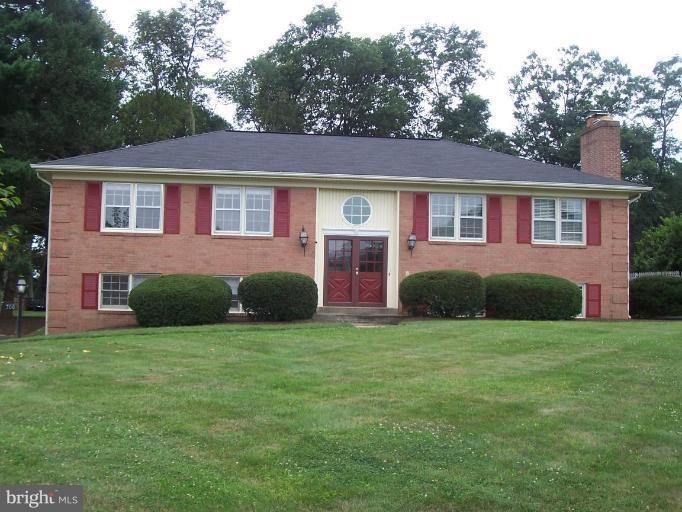 700 W Country Club Dr, Purcellville, VA 20132 - photo 1