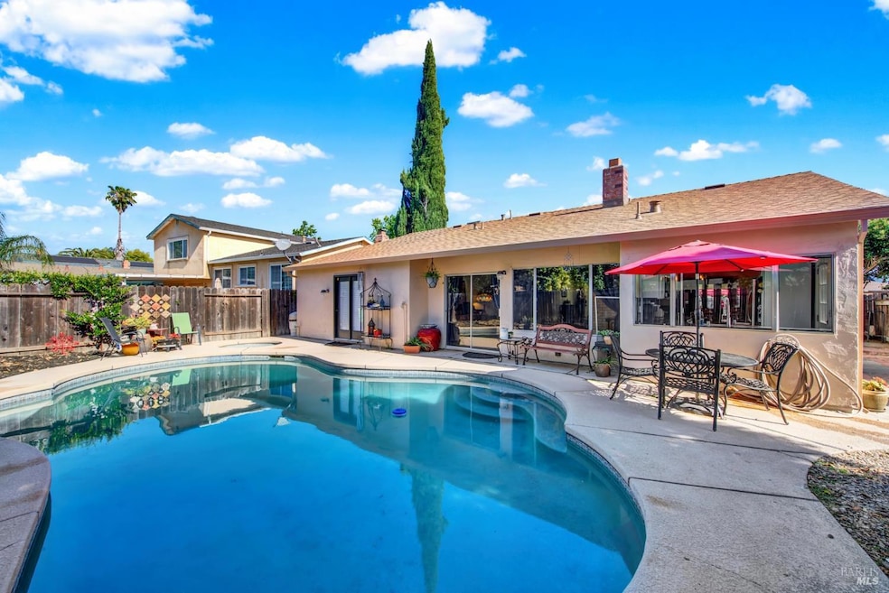 124 Dover Way, Vacaville, CA 95687 - photo 1