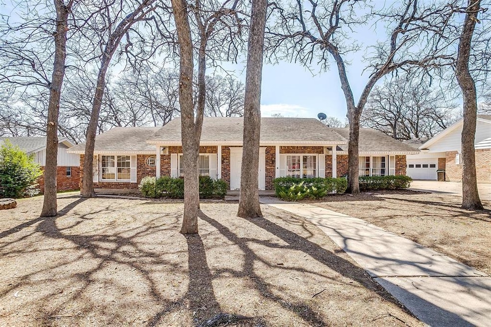 813 W Cheryl Ave, Hurst, TX 76053 - photo 1