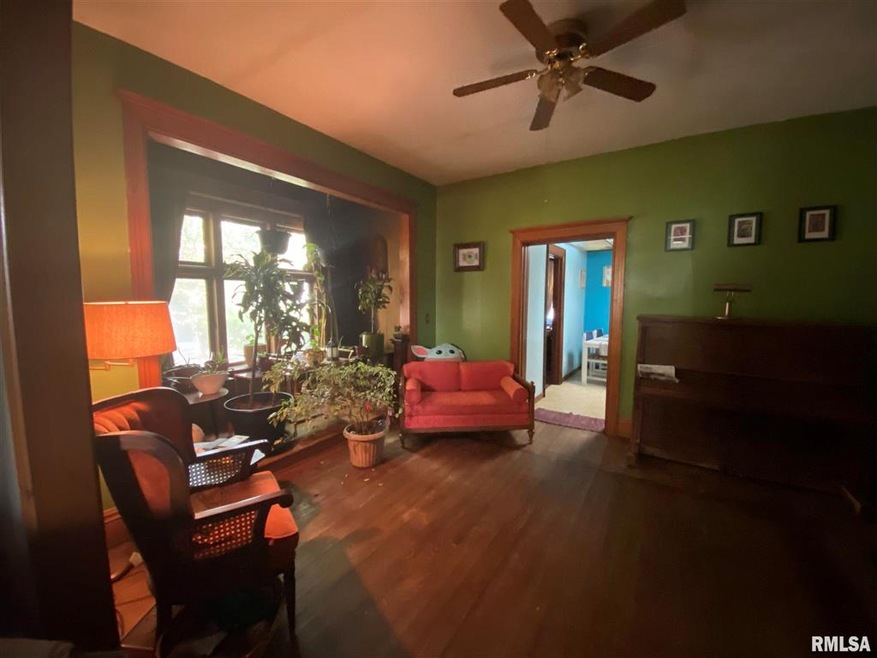 1921 W 3rd St, Davenport, IA 52802 - photo 1