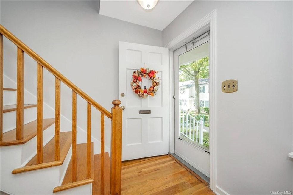 737 Tuckahoe Rd unit 14, Yonkers, NY 10710 - photo 1