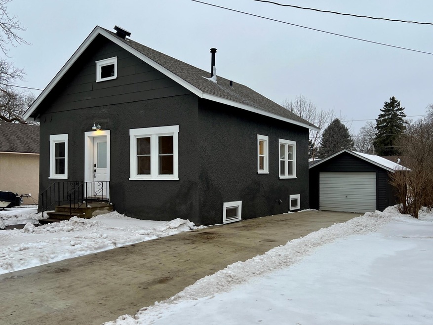 521 Pillsbury Ave, Albert Lea, MN 56007 - photo 1