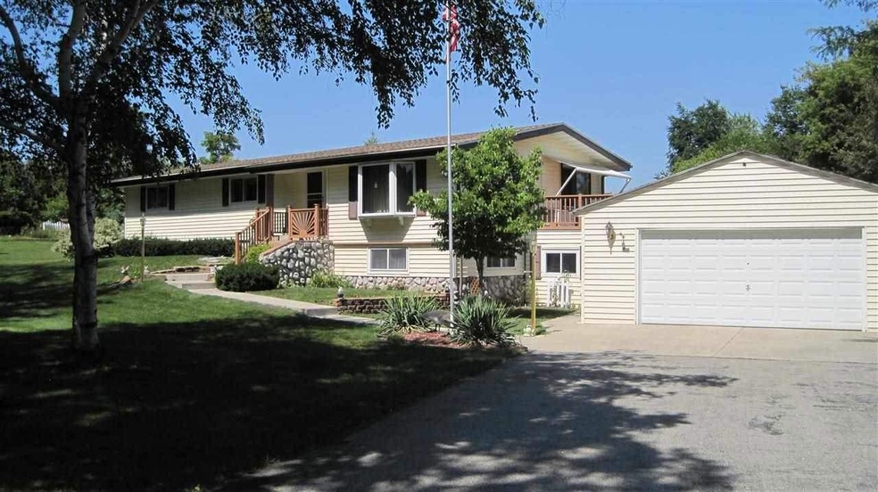 W1070 Yarwood Rd, Brooklyn, WI 53521 - photo 1