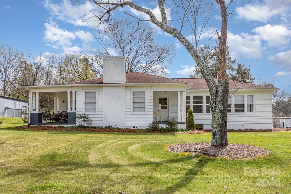 1913 Shelton Ave, Statesville, NC 28677 - photo 1