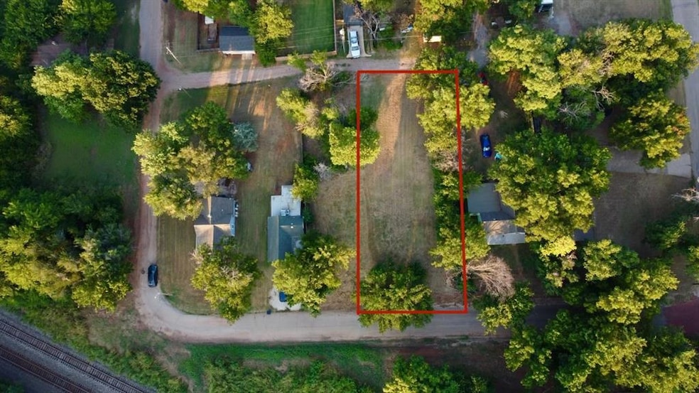 514 N 1st St, Guthrie, OK 73044 - photo 1