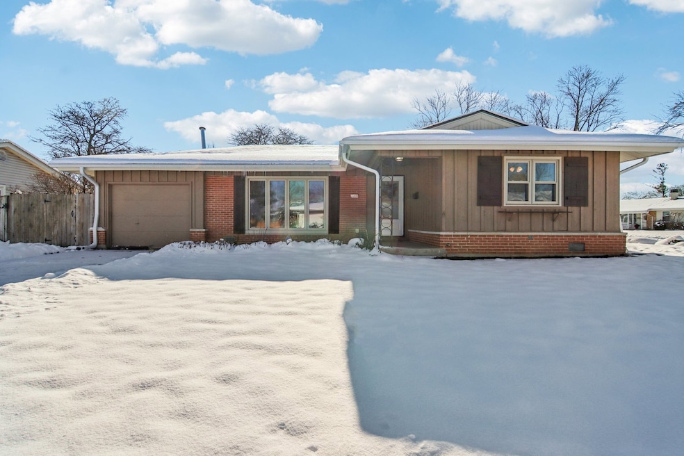 231 Tower Ln, Elk Grove Village, IL 60007 - photo 1