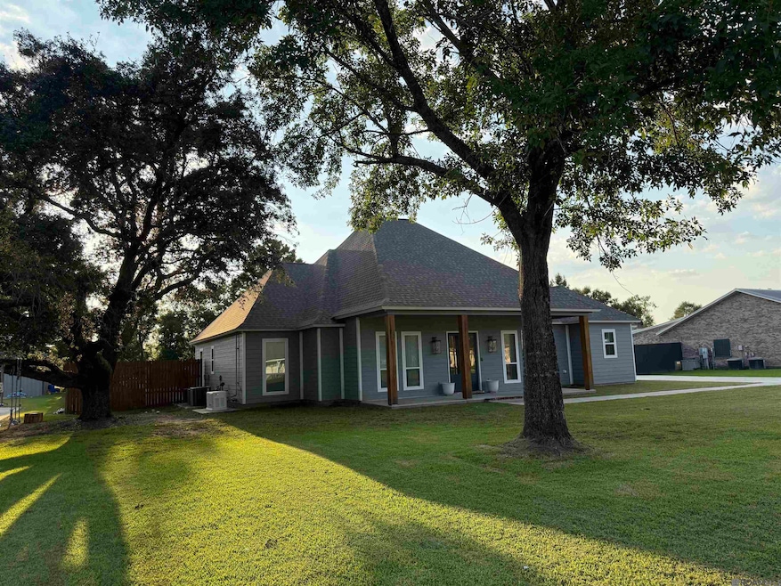 20260 Sallie Dr, Plaquemine, LA 70764 - photo 1