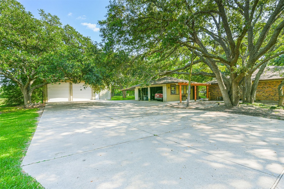 2575 Ryan Dr, Alvin, TX 77511 - photo 1