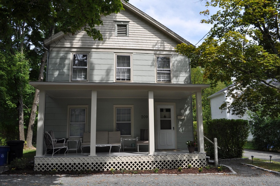 209 W Catherine St, Milford, PA 18337 - photo 1