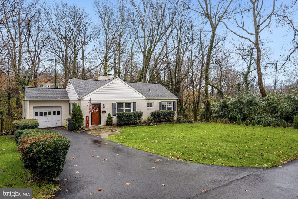 3039 Castle Rd, Falls Church, VA 22044 - photo 1