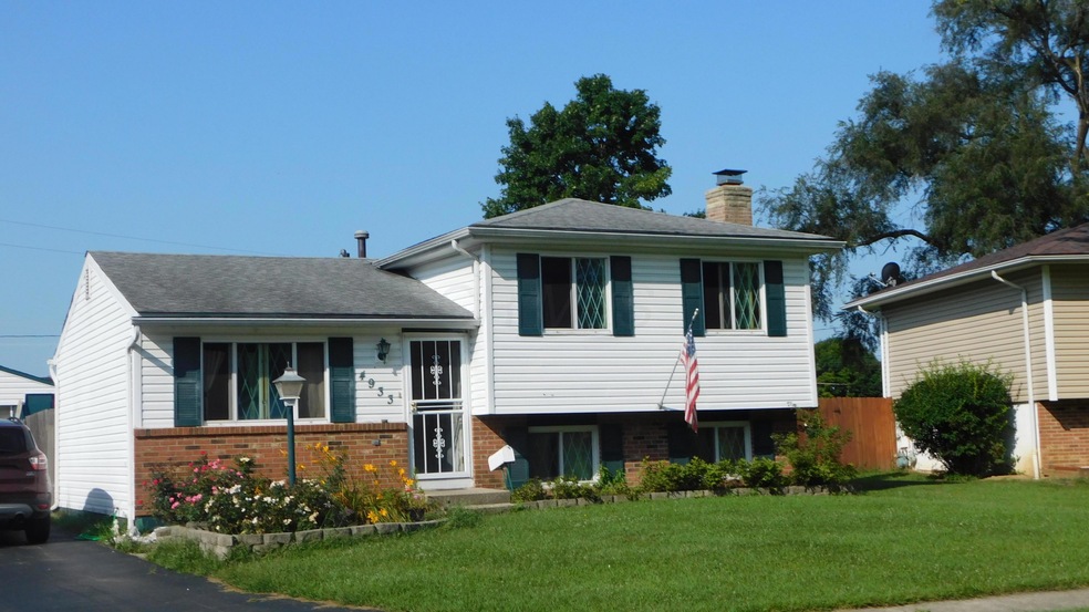 4933 Silverton Dr, Columbus, OH 43232 - photo 1