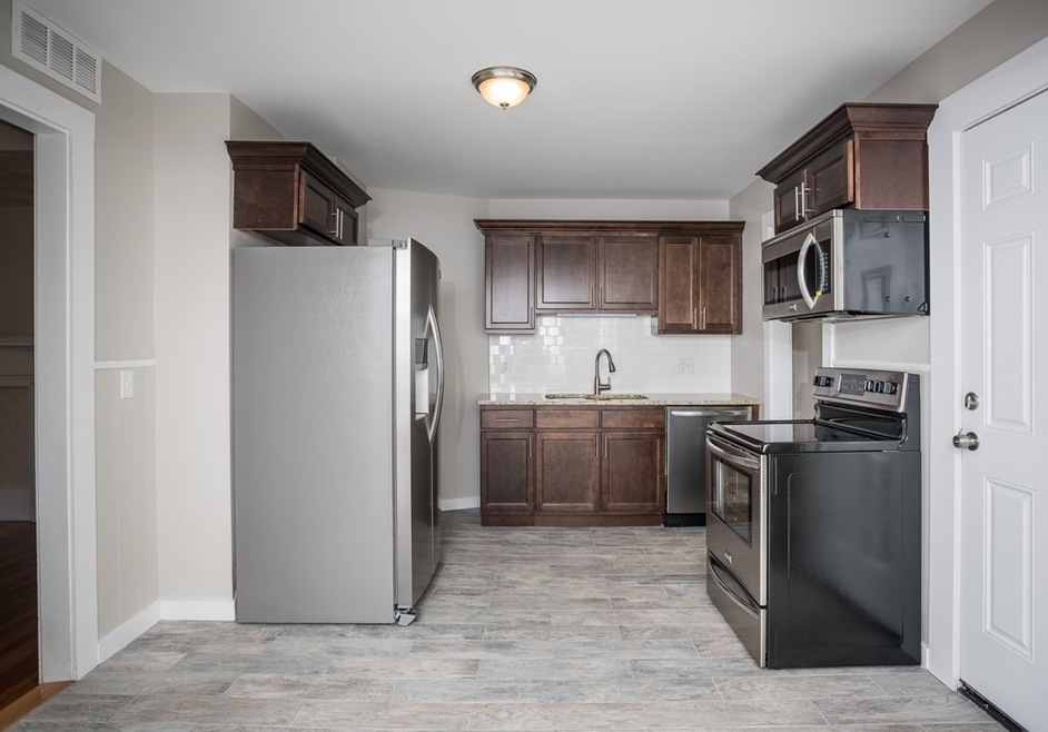 20 New Ludlow Rd, South Hadley, MA 01075 - photo 1