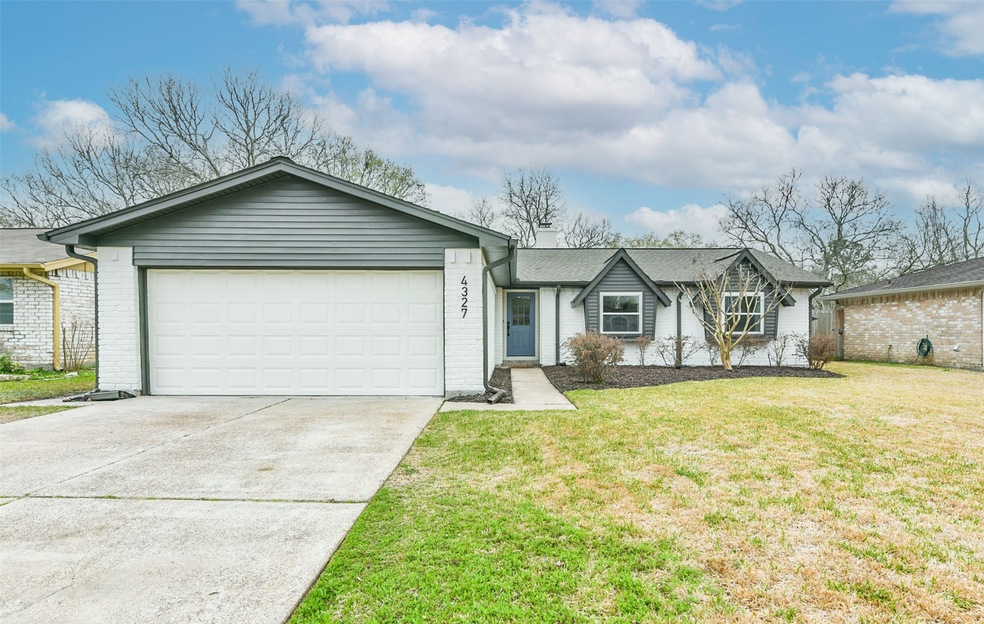 4327 Saffron Ln, Friendswood, TX 77546 - photo 1