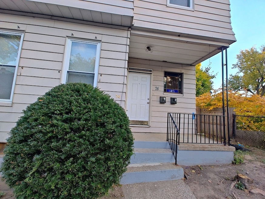 74 Linden St unit 2nd Floor, Holyoke, MA 01040 - photo 1