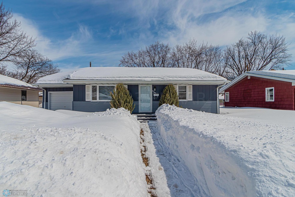 2109 9 1 2 St N, Fargo, ND 58102 - photo 1
