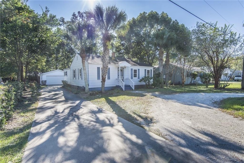 404 Ashantilly Ave, Saint Simons Island, GA 31522 - photo 1