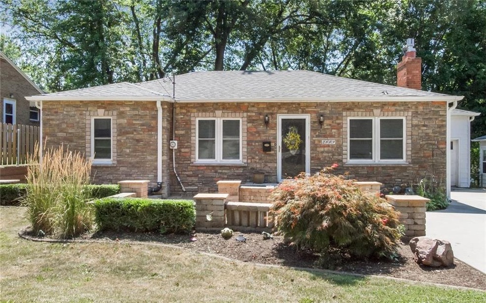 2809 Guthrie Ave, Des Moines, IA 50317 - photo 1