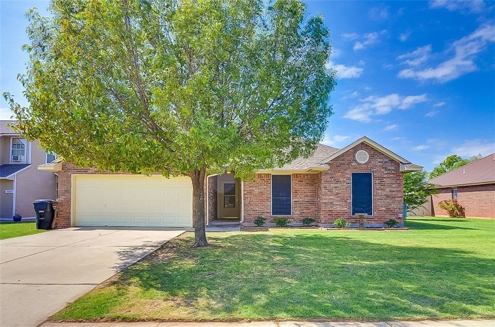 908 NE 23rd St, Moore, OK 73160 - photo 1