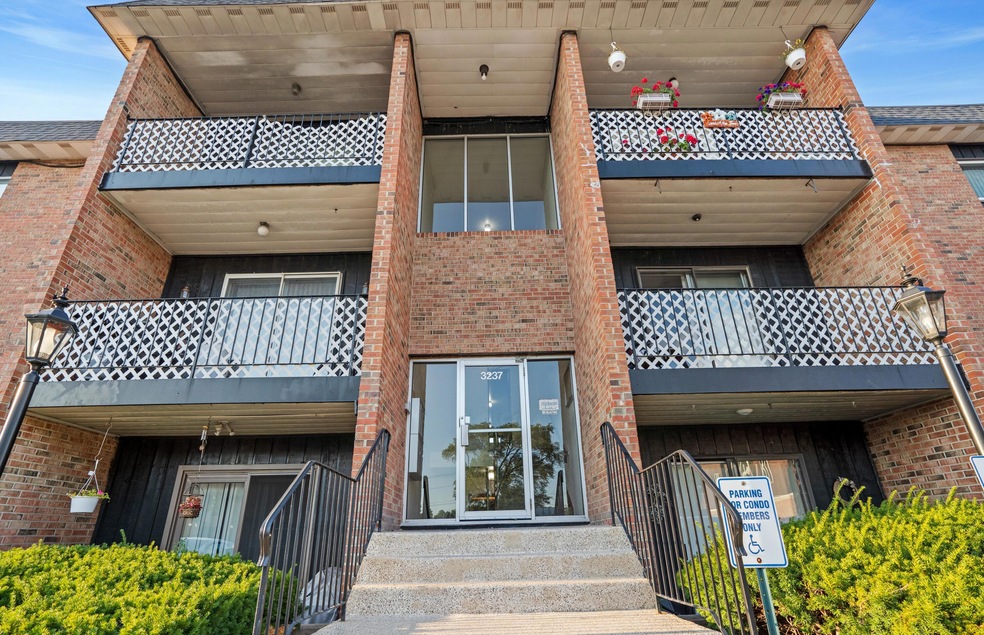 3237 Saric Ct unit 2K, Highland, IN 46322 - photo 1