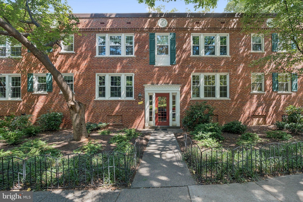 1909 N Rhodes St unit 30, Arlington, VA 22201 - photo 1